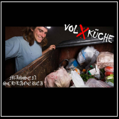 Massenschlägerei - VolXküche